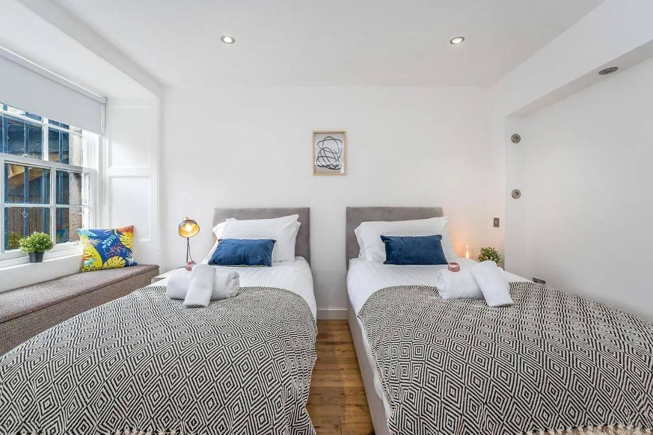 Cozy With Character Large 2 Bedroom Main Door Apartment With Garden Edimburgo