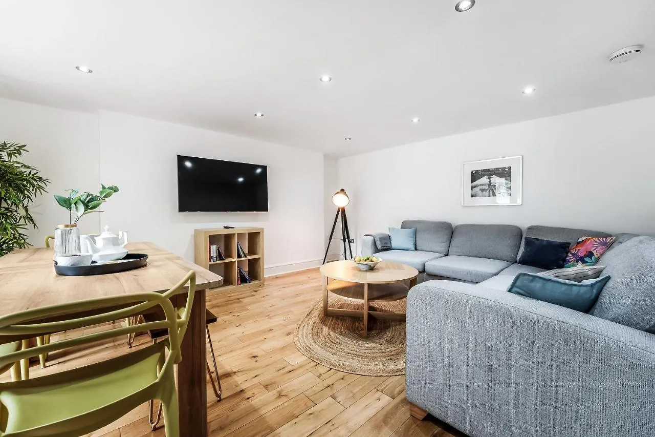 Casa vacanze Cozy With Character Large 2 Bedroom Main Door Apartment With Garden Edimburgo