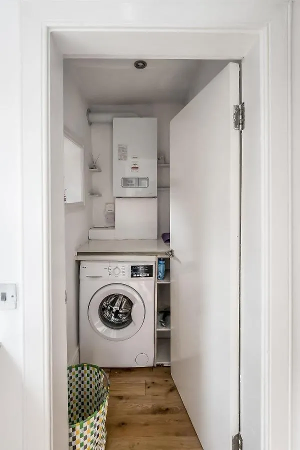Cozy With Character Large 2 Bedroom Main Door Apartment With Garden Edimburgo