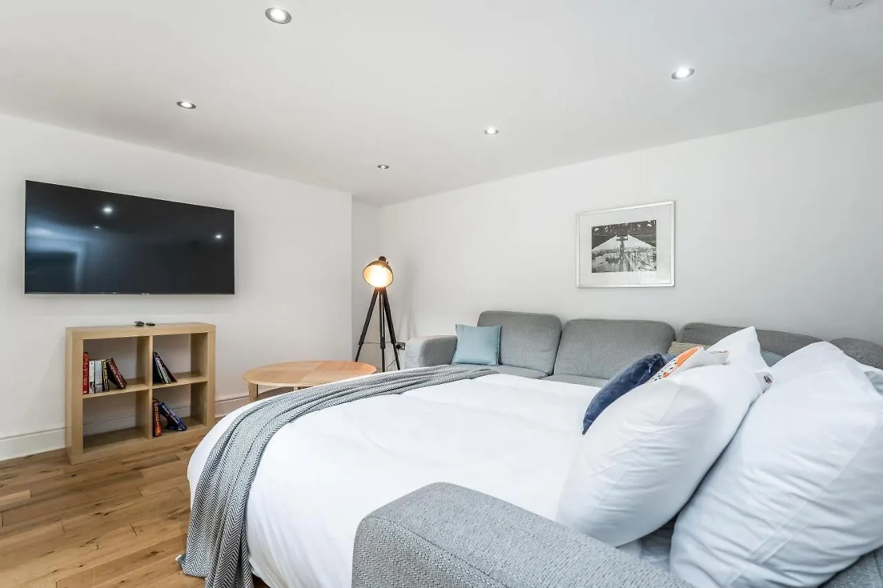Casa vacanze Cozy With Character Large 2 Bedroom Main Door Apartment With Garden Edimburgo Regno Unito