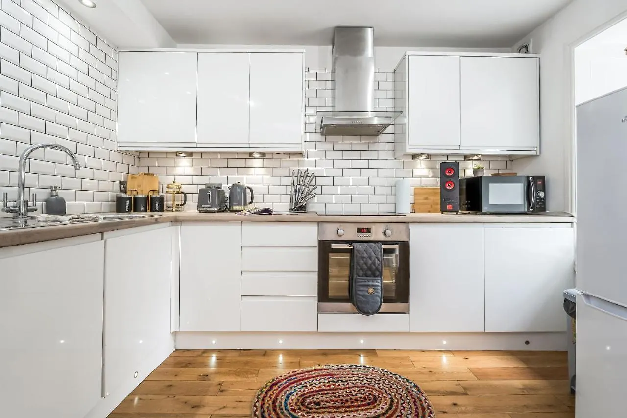 Cozy With Character Large 2 Bedroom Main Door Apartment With Garden Edimburgo 0*,