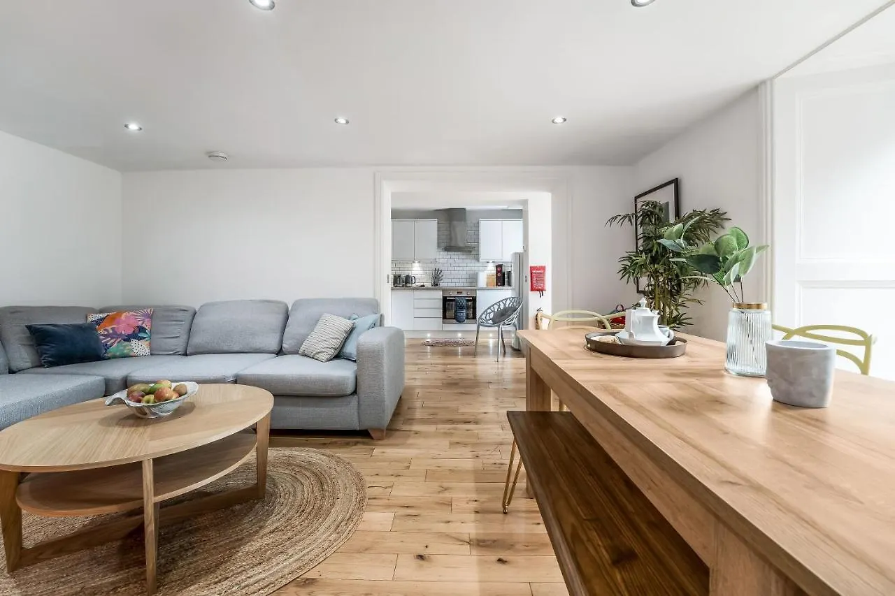 Cozy With Character Large 2 Bedroom Main Door Apartment With Garden Edimburgo Regno Unito