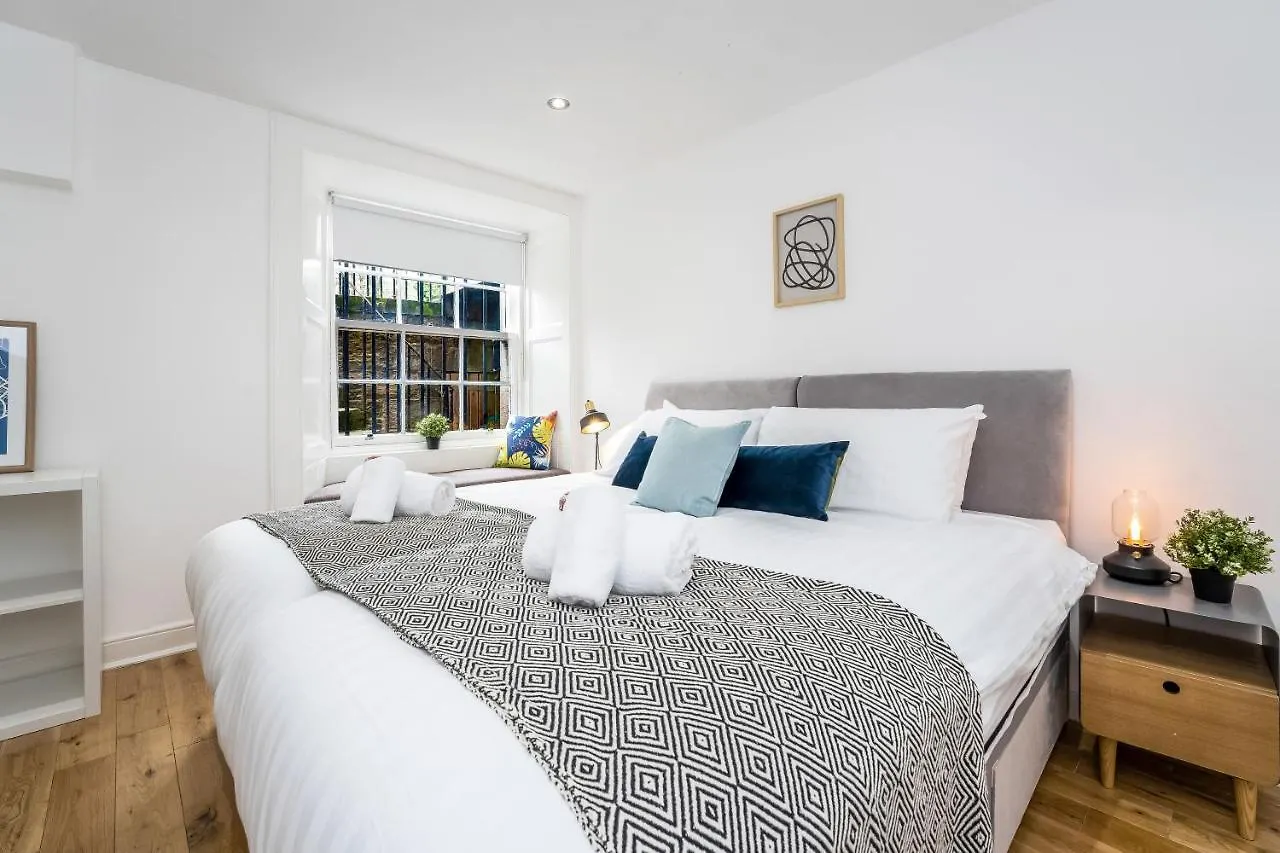 Casa vacanze Cozy With Character Large 2 Bedroom Main Door Apartment With Garden Edimburgo